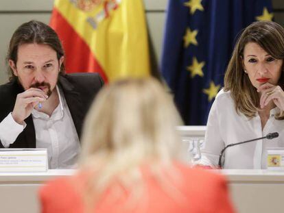Iglesias y Díaz asisten a una reunión con representantes sindicales agrarios en el Ministerio de Trabajo en Madrid, este viernes.