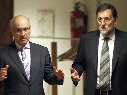 Rajoy con Duran en el pasillo del Congreso en julio de 2012.