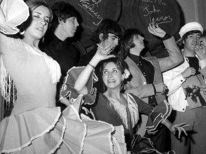 Los Beatles en un tablao en Madrid, durante su visita a Espa&ntilde;a en julio de 1965.