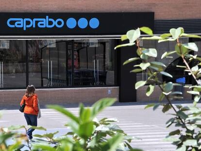 Eroski vende la mitad de Caprabo al magnate checo Daniel Kretinsky