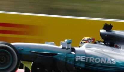 Detalle del piloto Lewis Hamilton, durante la carrera.