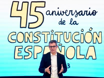 El ministro de la Presidencia, Justicia y Relaciones con las Cortes, Félix Bolaños, interviene en el acto con motivo del 45º aniversario de la Constitución española, este lunes en Madrid.