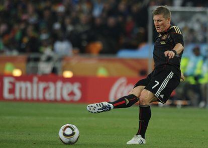 El centrocampista Schweinsteiger, en un momento de la primera parte contra Ghana.