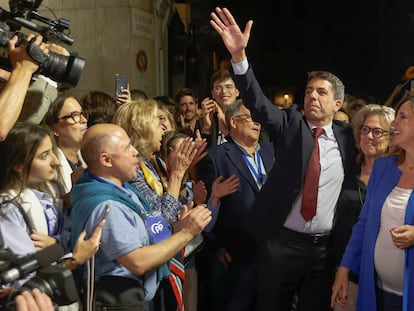 El presidente del PPCV, Carlos Mazón, y la candidata a la alcaldía de Valencia, Maria José Catalá, a su llegada a la sede del partido en Valencia.