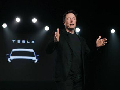 La última ocurrencia de Elon Musk, hacer Karaoke en los Tesla