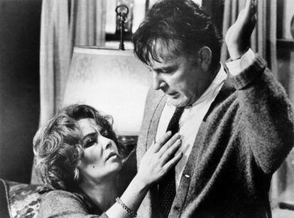 Elizabeth Taylor y Richard Burton en una imagen de <i>¿Quién teme a Virginia Woolf?,</i> <b>en 1966.</b>