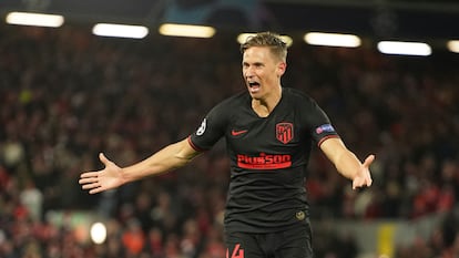 Marcos Llorente celebra su segundo gol al Liverpool.