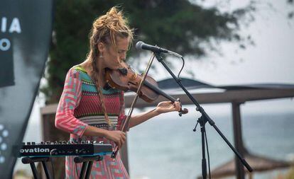 Actuación de Hannah Epperson en el festival de Formentera de 2018.