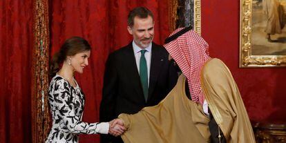 El rey Felipe y la reina Letizia, momentos antes del almuerzo ofrecido en honor de Mohamed bin Salmán.