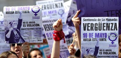 Miles de estudiantes, la mayoría mujeres, se han manifestado en Madrid contra la sentencia de La Manada.