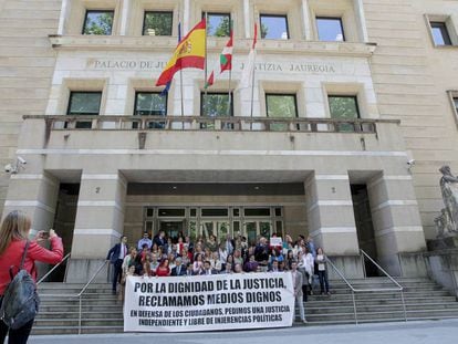 Concentración en el TSJPV de Bilbao durante la huelga de jueces y fiscales.