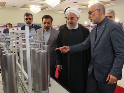 El director de la agencia nuclear iraní muestra tecnología atómica al presidente Hasan Rohani. En vídeo, declaraciones de Josep Borrell, alto representante de Política Exterior en la UE.