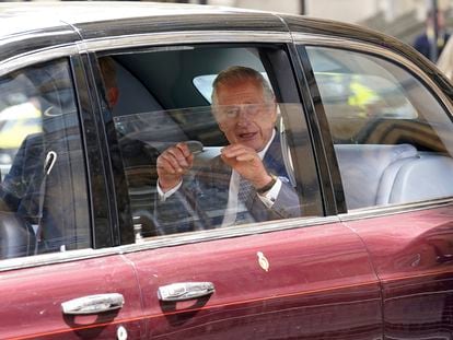 Carlos III abandona este miércoles la abadía de Westminster después de un ensayo de la ceremonia de coronación.