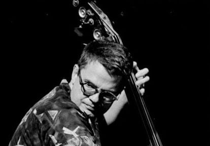 El contrabajista de jazz Charlie Haden, en San Sebasti&aacute;n, en 1994.