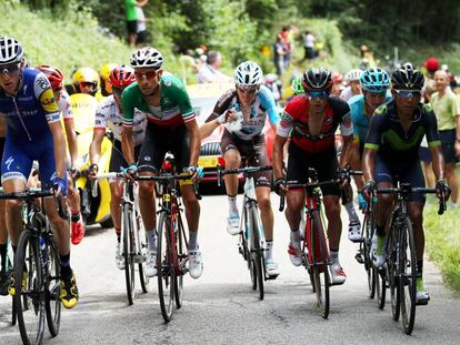 Contador, casi tapado por Aru, y Nairo, a la derecha, pedalean en el grupo de los favoritos durante la etapa del domingo.