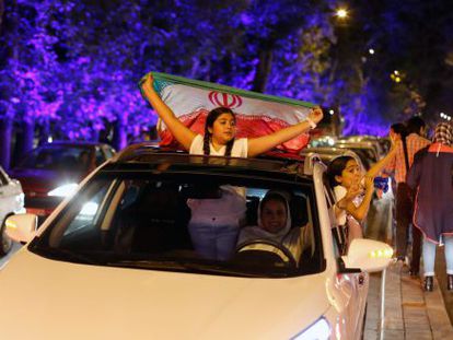 Iran&iacute;es celebran el pacto nuclear, el martes en Teher&aacute;n. 