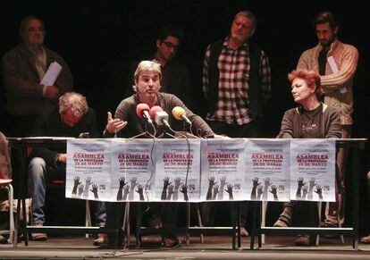 Rueda de prensa de actores y representantes de todos los oficios del mundo del espectáculo y el cine en el Teatro Alfil.