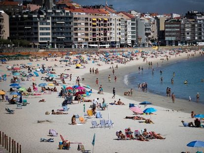 Playa de Silgar, en el centro de la localidad de Sanxenxo en Galicia.