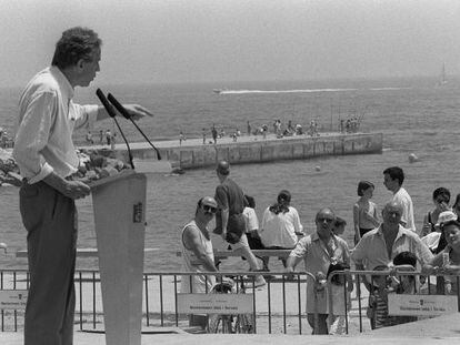 Raimon Obiols, a la festa de la Federaci&oacute; de Barcelona del PSC a la platja del Bogatell, el 1996