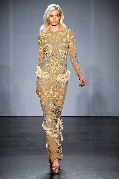 De la colección Primavera/Verano 2012, en pasarela lo lució así de garbosa la modelo Abey Lee Kershaw.