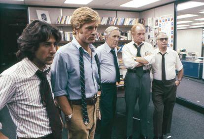 Icono: corbata desabrochada destapando secretos y luchando por el periodismo veraz en Todos los hombres del presidente (1976).