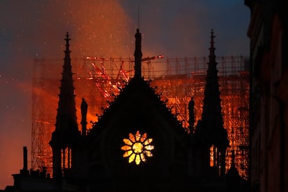 La iglesia arde