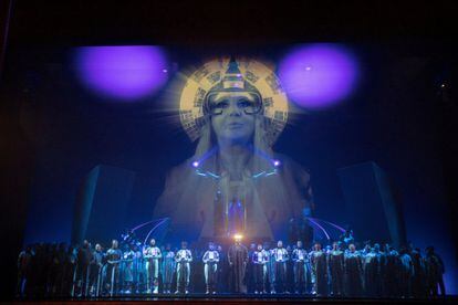 Vista de l'estrena mundial de la nova producció de l'òpera 'Turandot', presentada divendres al Gran Teatre del Liceu de Barcelona. L'obra, a càrrec de Franc Aleu, obre la temporada del 20è aniversari amb el mateix títol amb què s'havia de representar abans de l'incendi i amb el qual es va reobrir el teatre el 1999.