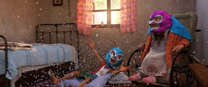 Miguel y su bisabuela Coco, que da nombre a la película, en una imagen el filme dirigido por Lee Unkrich.