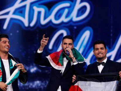 El cantante Yacob Sah&iacute;n (centro), junto a los tambi&eacute;n artistas palestino Amir Dandan (derecha) y Mohamed Assaf.