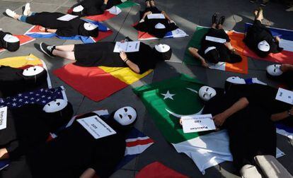 Manifestación anti bomba nuclear en París con motivo del 70 aniversario de la tragedia de Hiroshima.