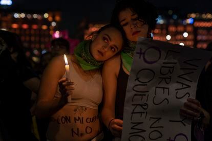 Mujeres en la marcha contra la violencia de género en Ciudad de México.