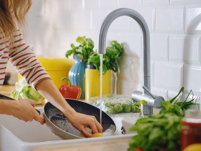 Cómo limpiar tu lavavajillas, ✨ Limpiar tu lavavajillas correctamente te  asegura un buen resultado en el lavado de tus platos, vasos, etc. 📅 Si lo  usas a diario, te recomendamos, By Mercadona