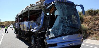 El autocar de la empresa Cevesa accidentado en Ávila, en el que murieron nueve personas, el pasado lunes.