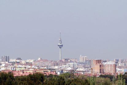 Panorámica de Madrid tomada el 13 de abril, en la que se aprecia el tono grisáceo de la contaminación del aire.