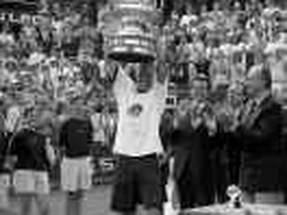 B 34241 - (30.4.2000) - Color - Tenis Final Trofeo Conde Godó - Ganador : Marat Safin - Foto : Jordi Roviralta -