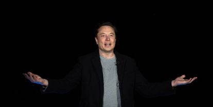 Elon Musk durante una conferencia en la base de SpaceX  cerca de Boca Chica Village en el sur de Texas
