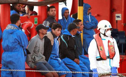 Llegada al puerto de Algeciras de un grupo de magrebíes rescatados en el Estrecho el pasado dia 7.