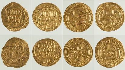 Algunas de las monedas califales localizadas en el Museo Arqueológico Nacional.