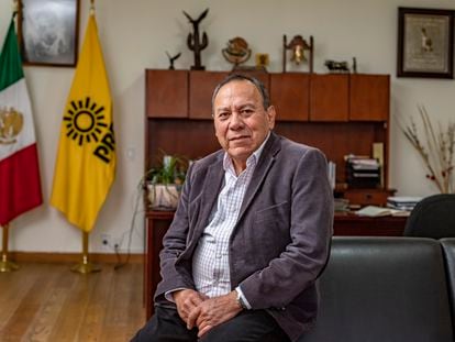 Jesús Zambrano Grijalva, en su oficina en la sede del Partido de la Revolución Democrática.