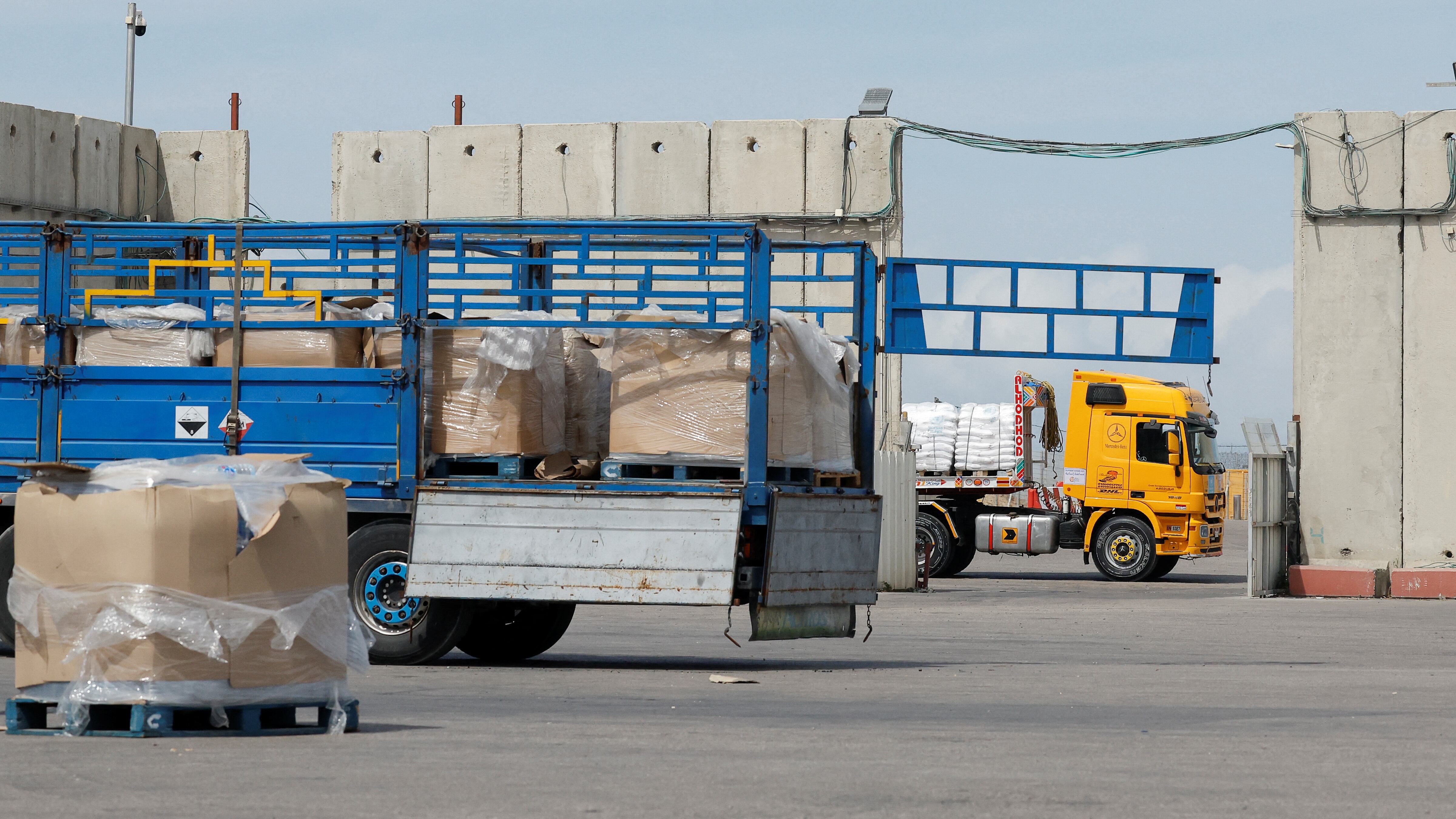 Trucks carrying humanitarian aid bound for the Gaza Strip wait in the inspection area at the Kerem Shalom crossing, amid the ongoing conflict between Israel and the Palestinian Islamist group Hamas, in southern Israel, March 14, 2024. REUTERS/Carlos Garcia Rawlins