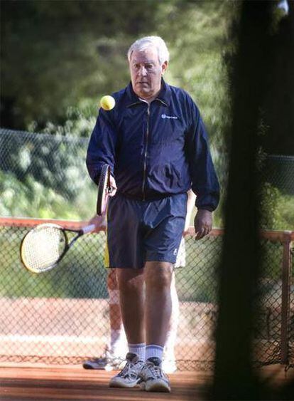 Montull, <i>mano derecha</i> de Millet, ayer jugando al tenis.