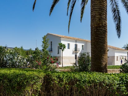 La Casa de la Venta, una antigua alquería de pueblo, se ha reconvertido gracias a Actiu en un espacio multifuncional y cultural.
