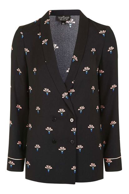 ¿Buscas un blazer especial? Esta americana estampada de Topshop lo tiene todo. (80 euros)