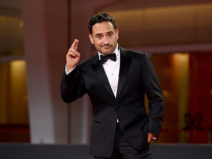 Juan Antonio Bayona, ayer, en la alfombra roja antes de la ceremonia de clausura del festival de Venecia, donde se proyectó 'La sociedad de la nieve'.