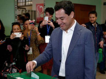 El candidato Popular, Juan Manuel Moreno Bonilla, vota en M&aacute;laga. 