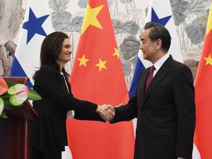 Los titulares de Exteriores de Panam&aacute; y China, en Pek&iacute;n.