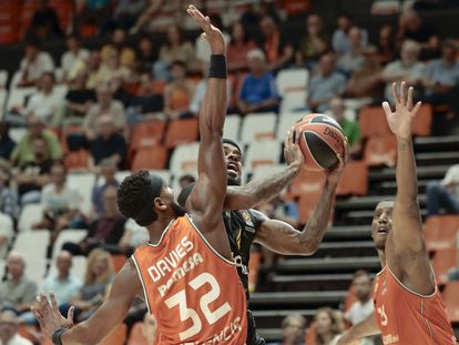 Partido entre el Valencia Basket y el Maccabi de Tel Aviv, encuentro de la Euroliga.