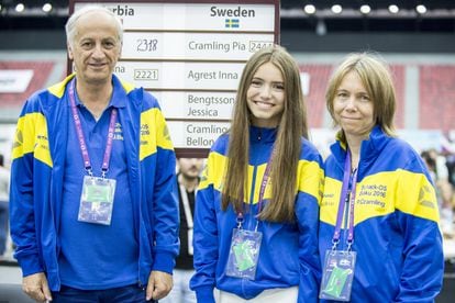 Juan Manuel Bellón, Anna Cramling Bellón y Pía Cramling, pocos minutos antes de su encuentro frente a Serbia, hoy en la 4ª ronda.
