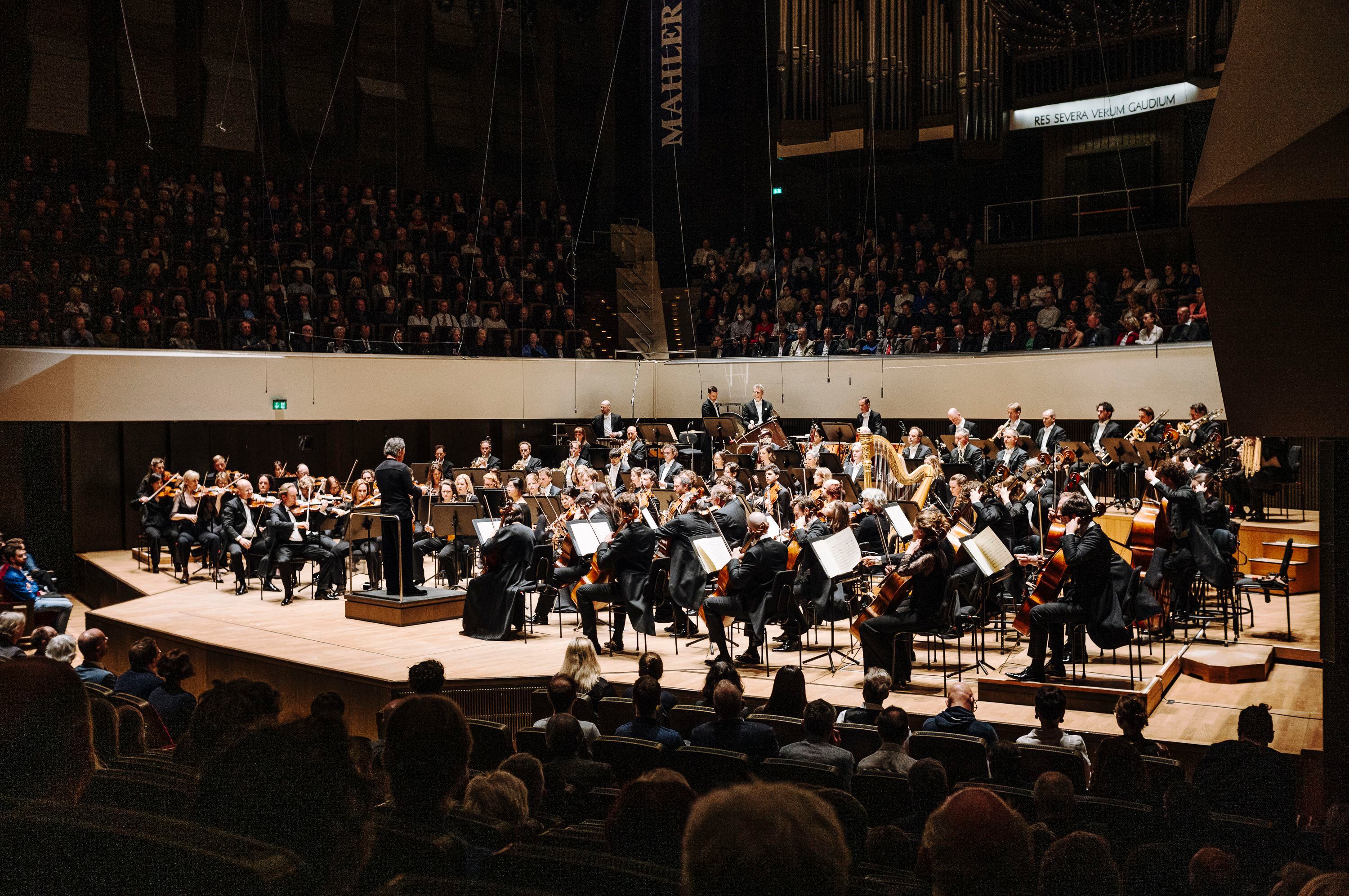 Myung-Whun Chung dirige la ‘Quinta sinfonía’ al Concertgebouw, el pasado sábado en Leipzig.