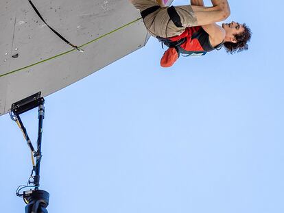 Adam Ondra triunfa en el regreso de la escalada 